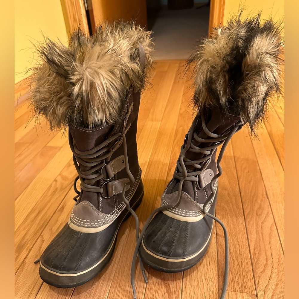 Women’s size 8 Sorel Joan of Arc Tall snow boot, fur
